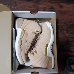 Tan jordan 12